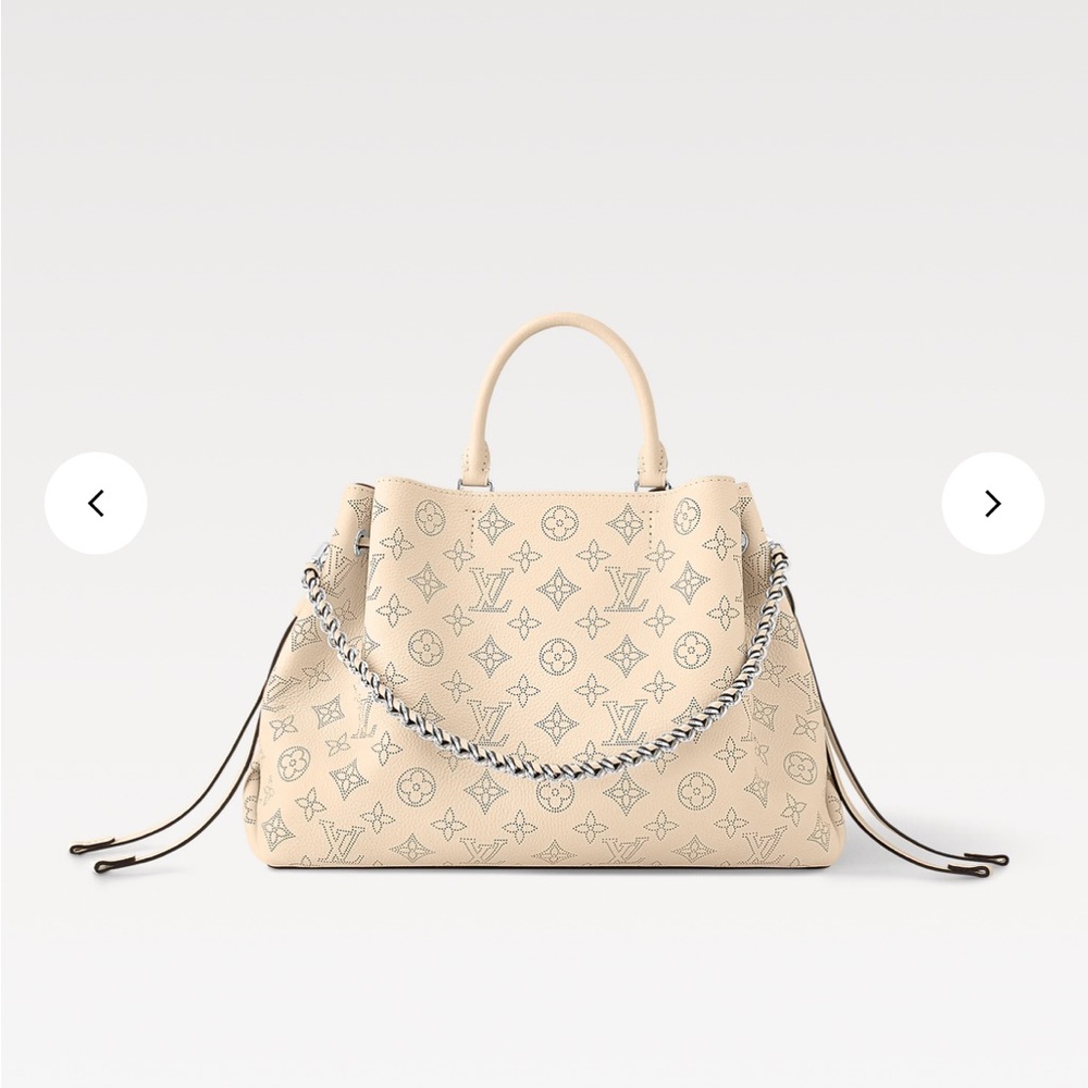 Louis Vuitton Authentic M59203
Bella Tote have box, receipts, dust bag. Wore 1x!